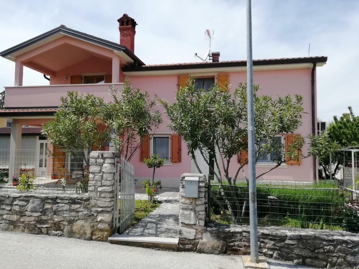 Apartmani Vesna Buje Luaran gambar